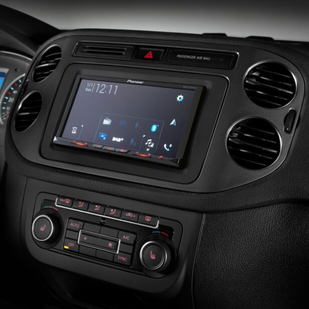 AVIC-Z830DAB multimeediakeskus