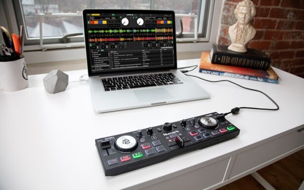 DJ2GO2 Touch DJ kontroller