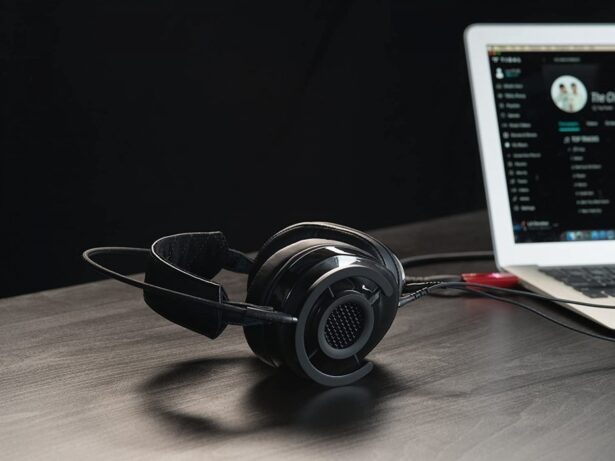 NightHawk Carbon kõrvaklapid