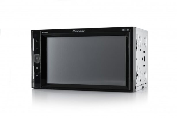 DMH-A240BT multimeediakeskus