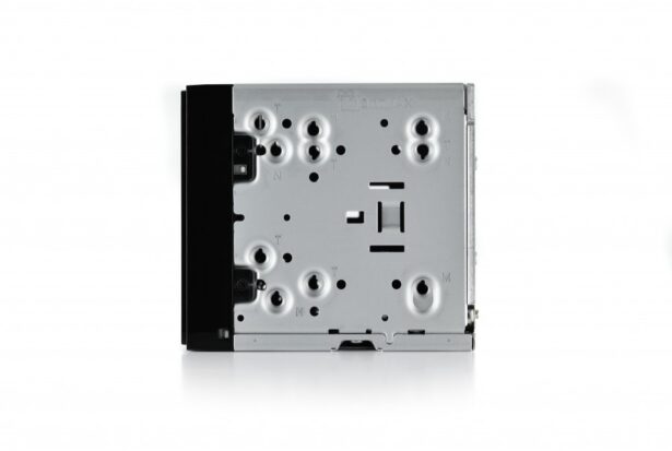 DMH-A240BT multimeediakeskus
