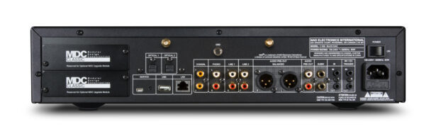 C 658 BluOS DAC eelvõimendi