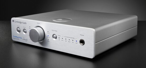 DacMagic Plus Digitaal-analoog audiokonverter ja eelvõimendi
