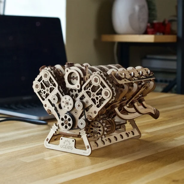 V8 Engine konstruktor